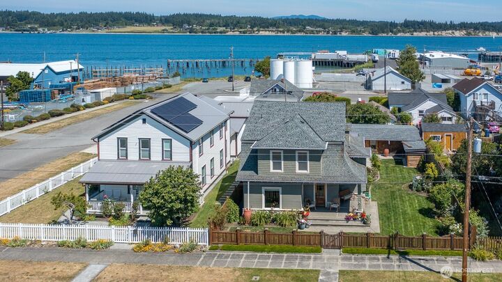 Property Photo: 1118 4th Street WA 98221