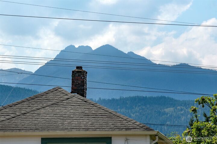 Property Photo: 1111 E Ninth Street WA 98362