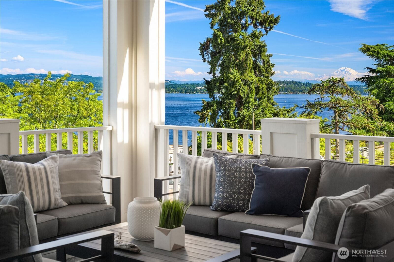 Property Photo:  1031  McGilvra Boulevard E  WA 98112 
