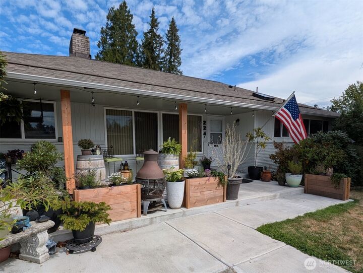 Property Photo:  224 S 166th Street  WA 98148 