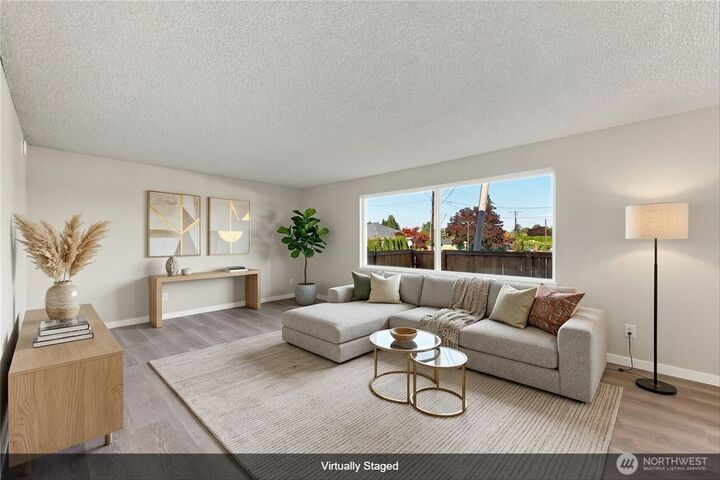 Property Photo:  5807  Hendrickson Avenue 101  WA 98248 