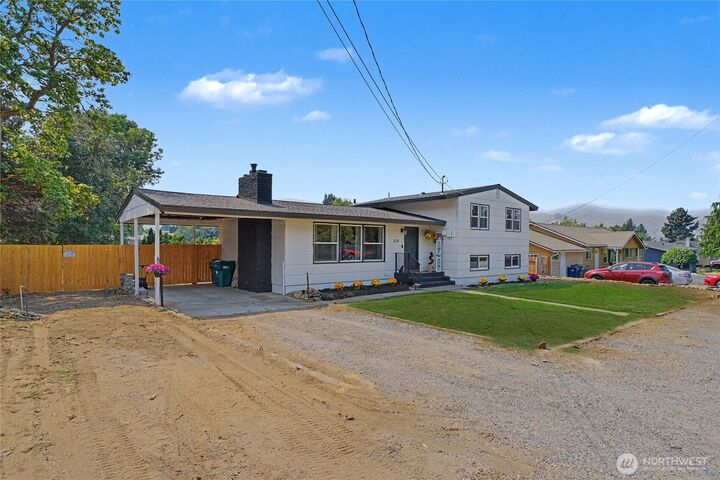 Property Photo: 1238 SE 1st Street WA 98802