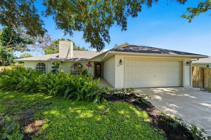Property Photo:  725 Wentworth Street  FL 32958 