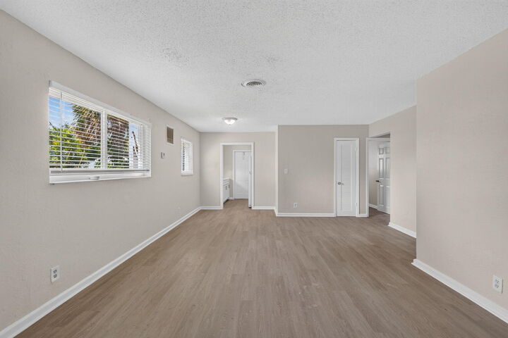 Property Photo: 2961 NE 7th Avenue B FL 33064