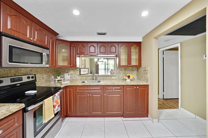 Property Photo:  901 Colony Point Circle 207  FL 33026 