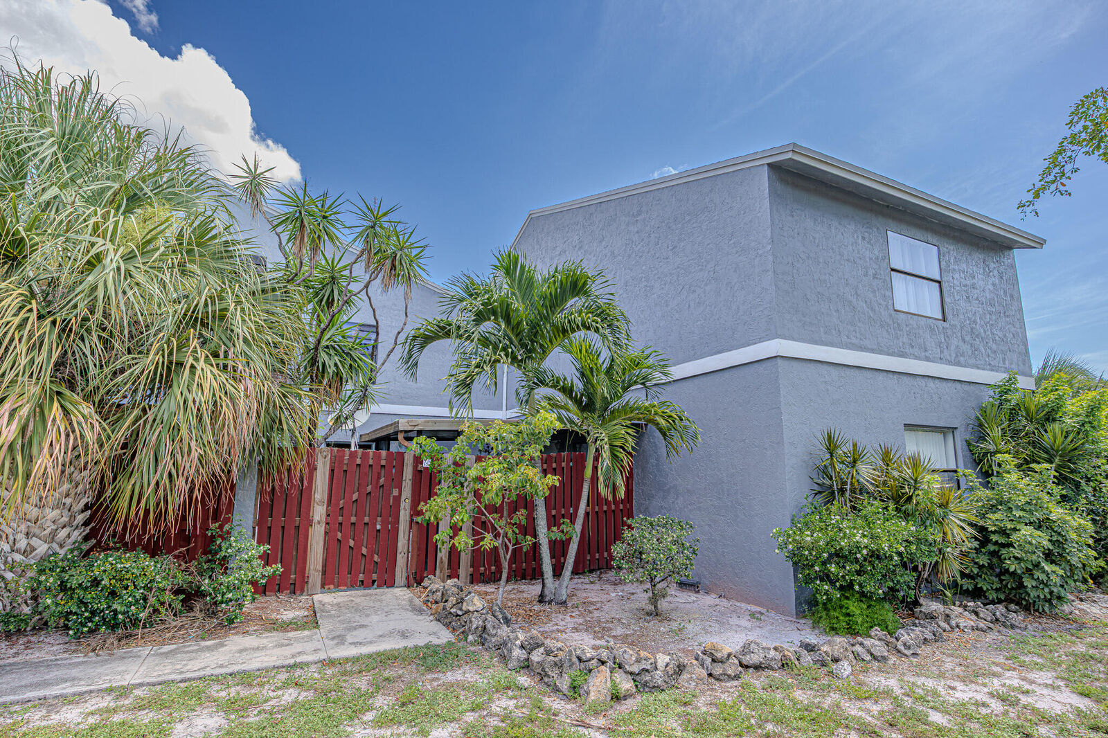 Property Photo:  7 Crossings Circle C  FL 33435 