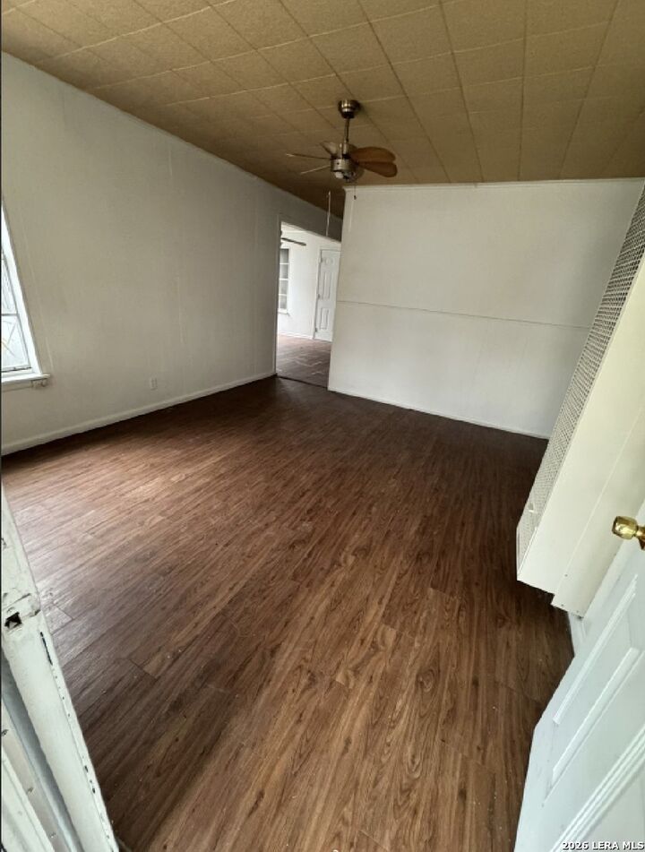 Property Photo:  2002 Amerada St  TX 78237 