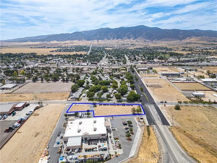 Property Photo:  408 N Mill  CA 93561 