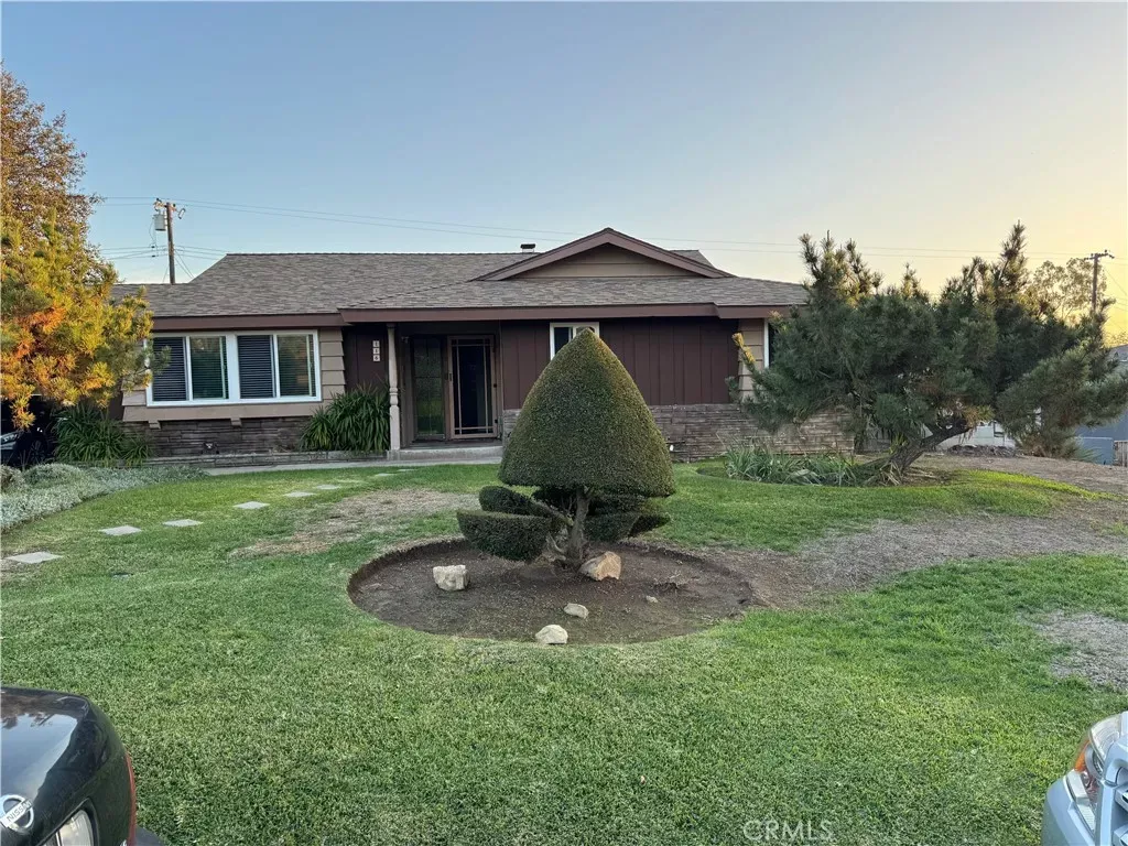 Property Photo: 116 Eseverri CA 90631