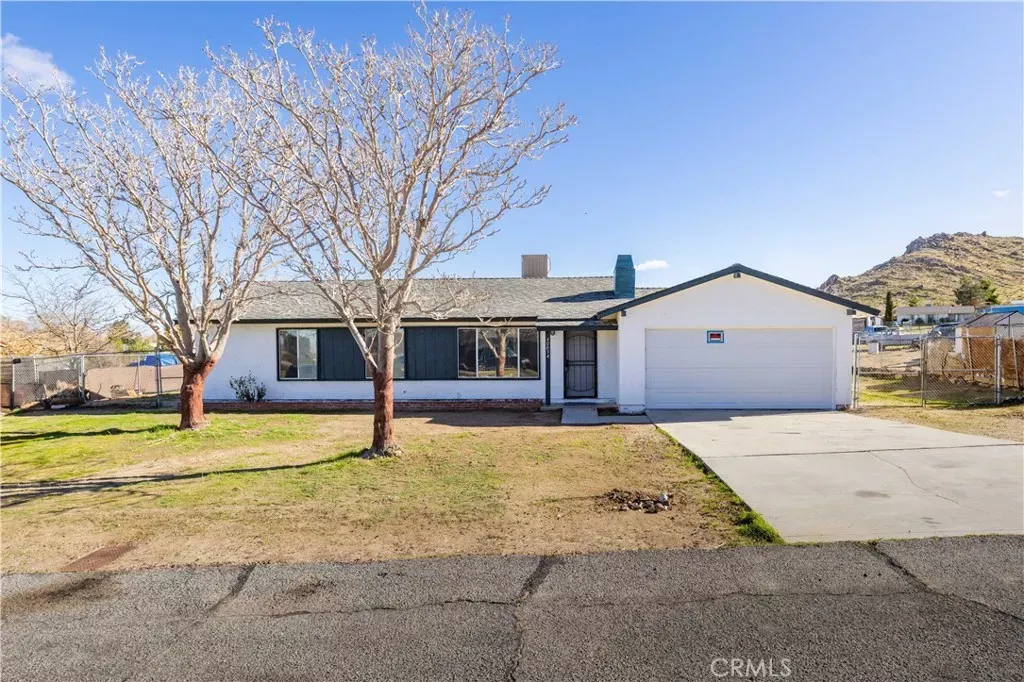 Property Photo: 40054 Ridgemist Street CA 93591