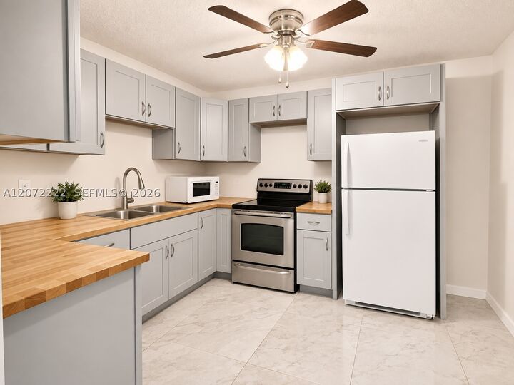 Property Photo:  513 NW 22nd Ave 2  FL 33311 