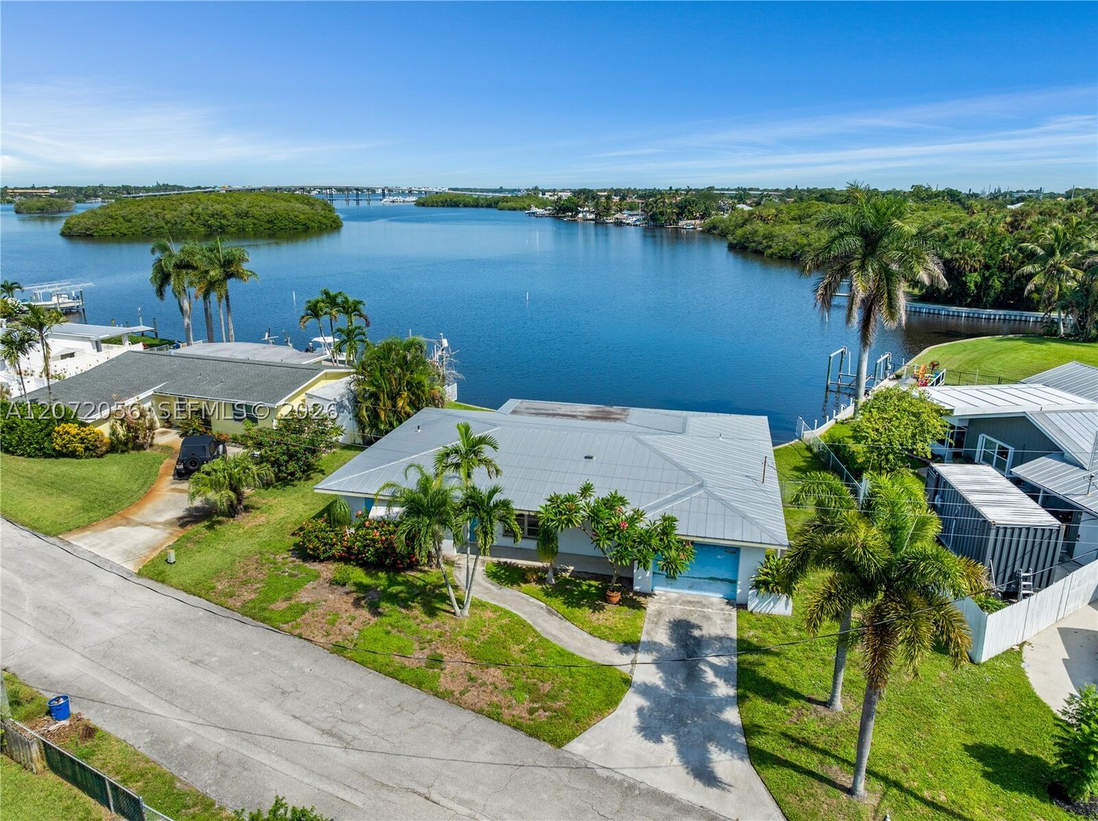 Property Photo: 216 SW Cabana Point Cir FL 34994