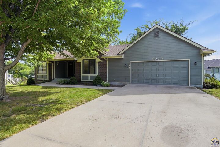Property Photo:  6024 SW 40th Ter  KS 66610 