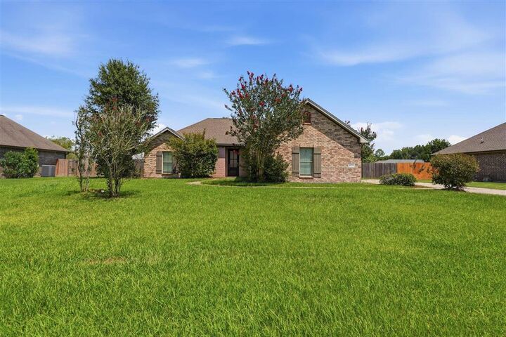 Property Photo:  2628 Ravenway Dr Drive  LA 70611 