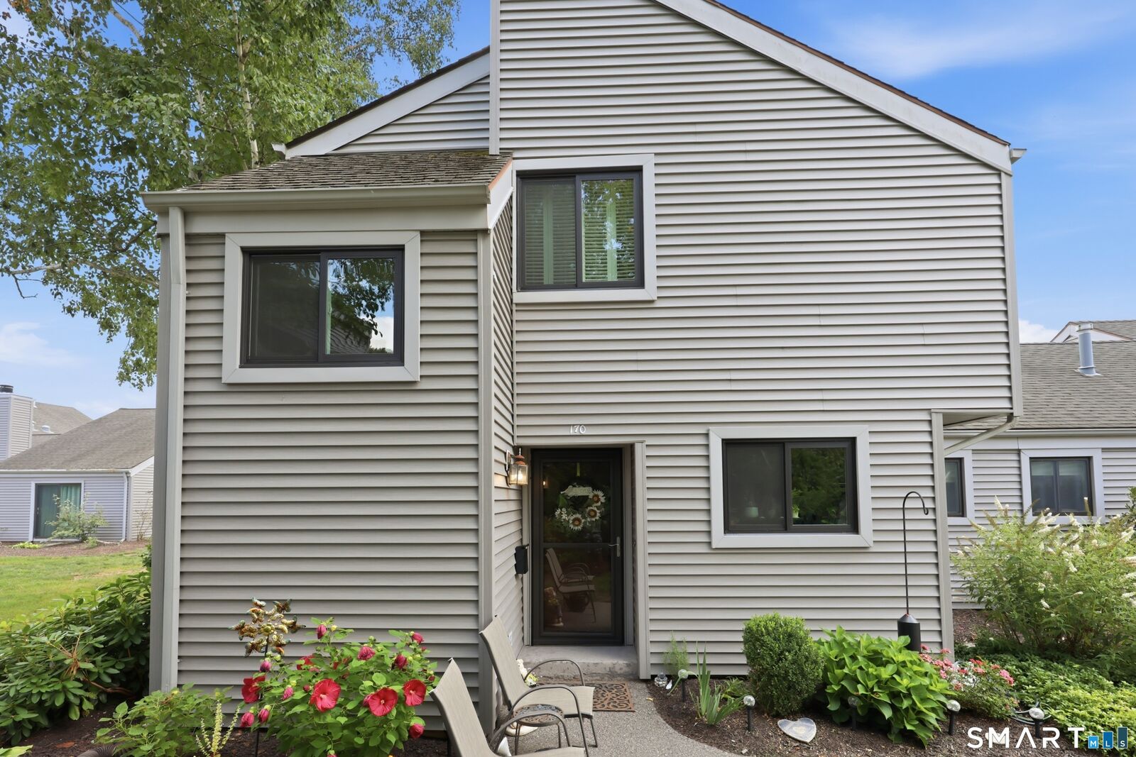 Property Photo: 170 Hollister Way South 170 CT 06033