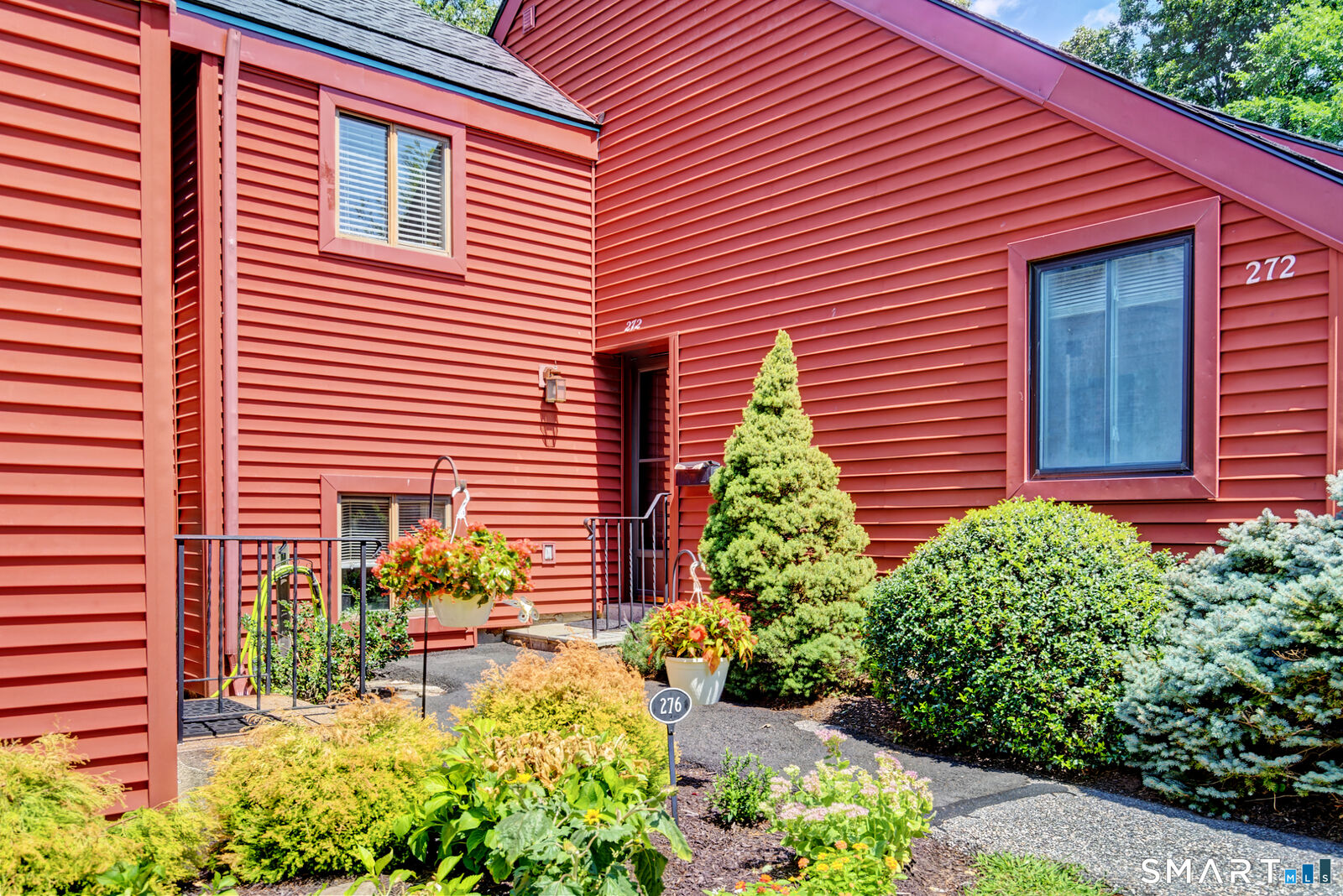 Property Photo:  272 Hollister Way West 272  CT 06033 