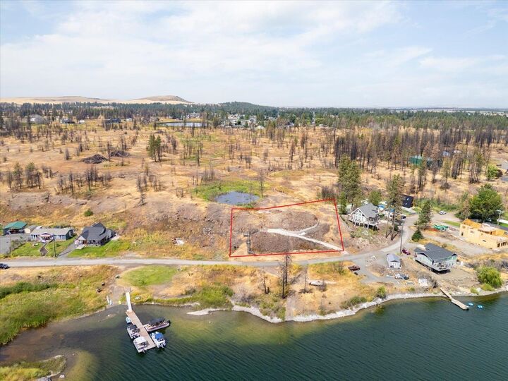 Property Photo:  9910 S Lakehurst Dr  WA 99022 