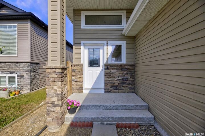 Property Photo: 1114 Hargreaves Way SK S7R 0H2