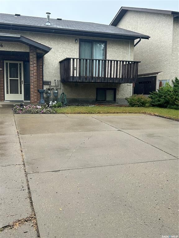Property Photo: 416 Heritage Drive 4 SK S4A 2N4