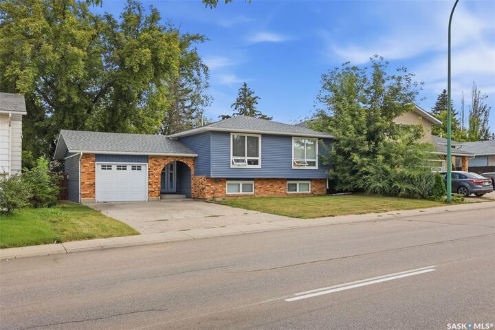 Property Photo: 723 Lenore Drive SK S7K 5G8