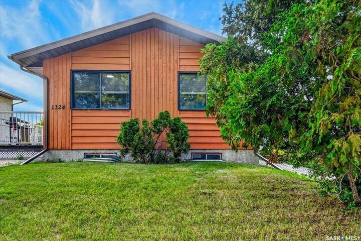 Property Photo: 1324 Courtney Street SK S4T 7S1