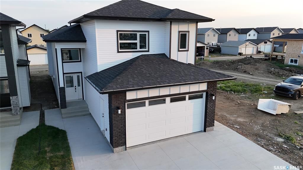 Property Photo: 1211 Nightingale Terrace SK S7L 7N5