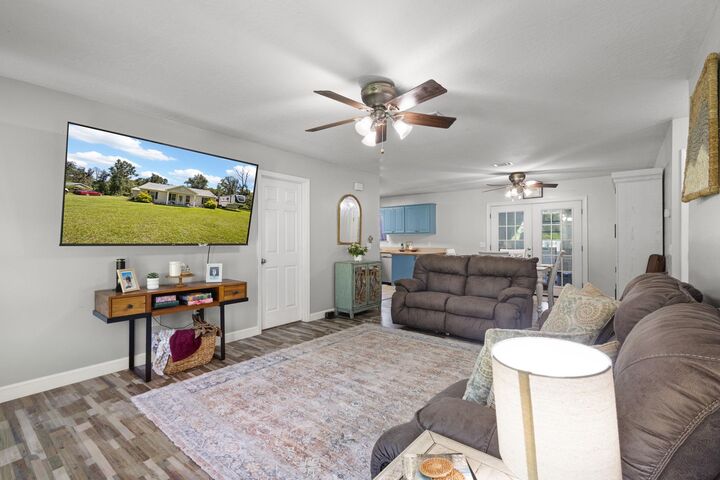 Property Photo: 198 NE Gloriosa Lane FL 32059