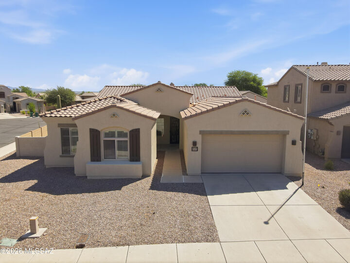 Property Photo:  8556 N Crosswater Loop  AZ 85743 