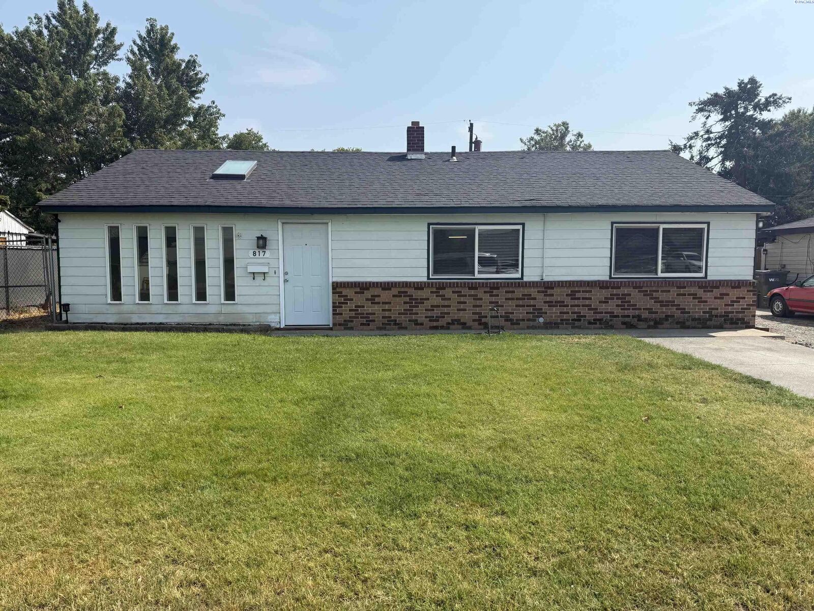 Property Photo: 817 S Garfield St. WA 99336