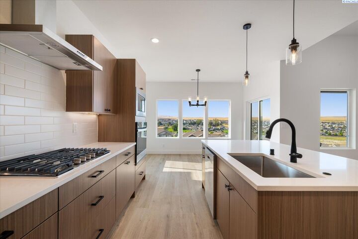 Property Photo:  6621 W 27th Ave  WA 99338 