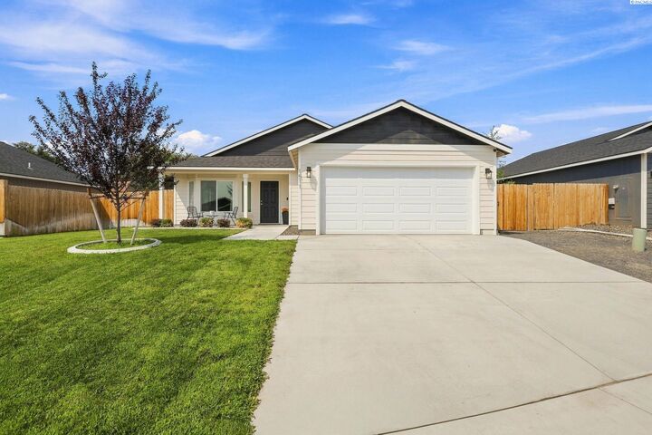 Property Photo: 1511 13th St WA 99320