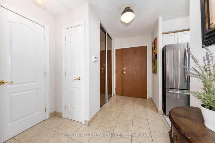 Property Photo: 100 Upper Madison Avenue 2601 ON M2N 6M4