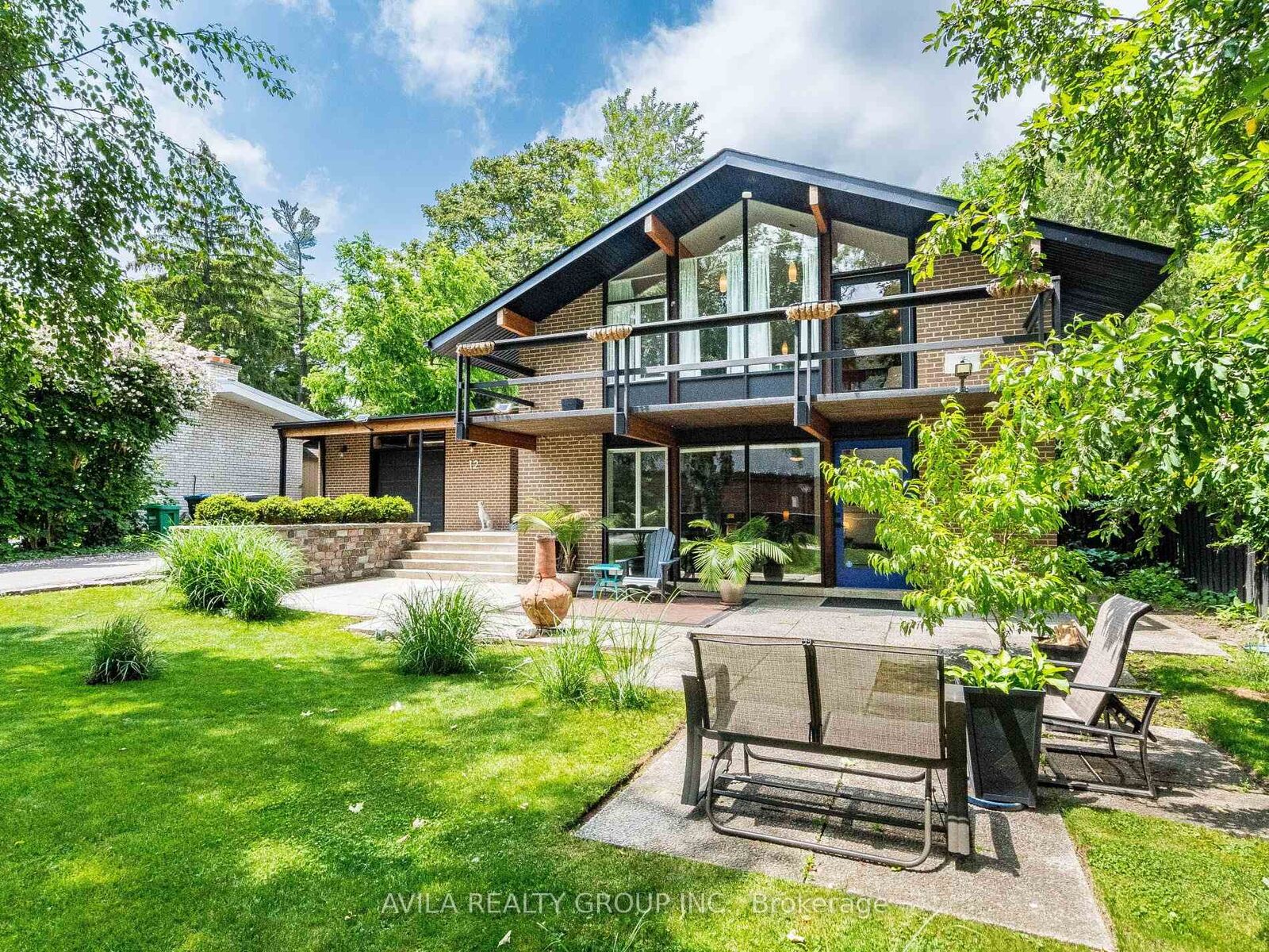 Photo de la propriété: 12 Woodbrook Drive ON L6W 1W5