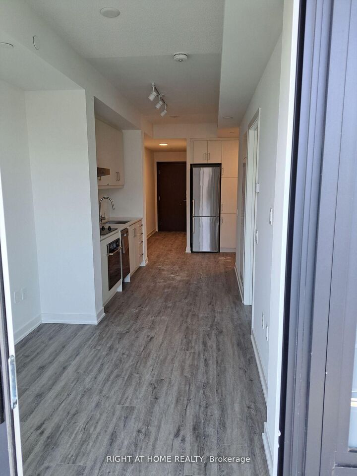 Property Photo: 9 Tecumseth Street 1401 ON M5V 3G4
