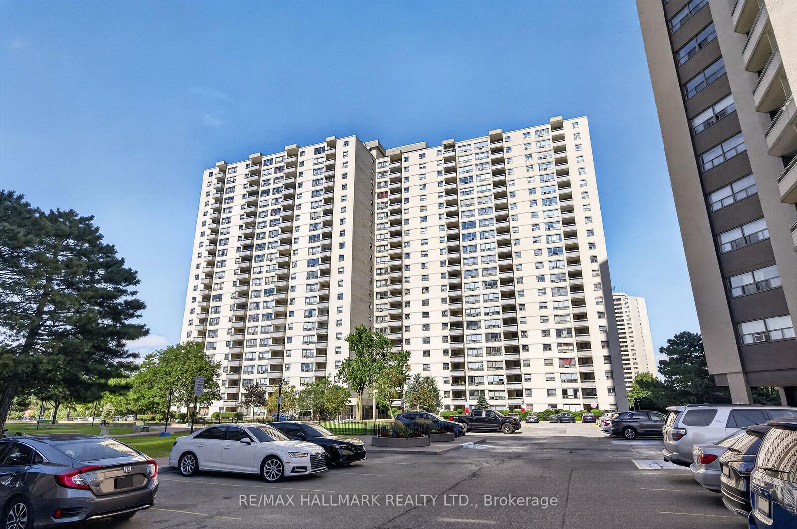 Property Photo: 370 Dixon Road 912 ON M9R 1T2