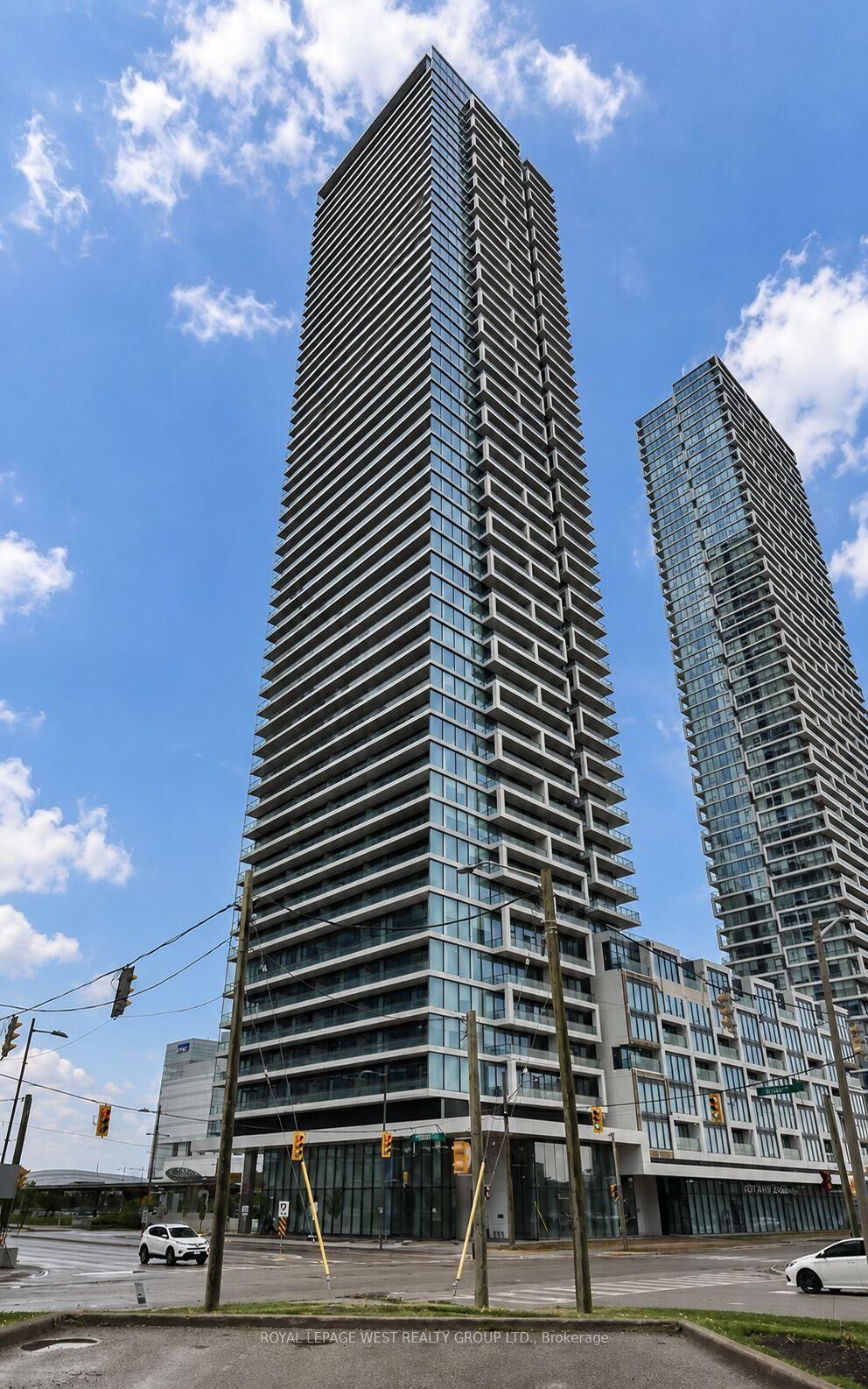Property Photo:  950 Portage Parkway 2615  ON L4K 0J7 