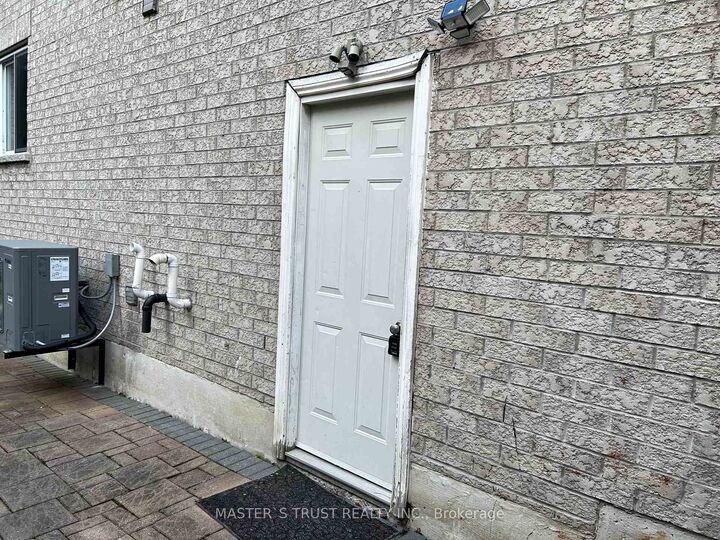 Property Photo: 37 Levellands Crescent ON L4B 0A5