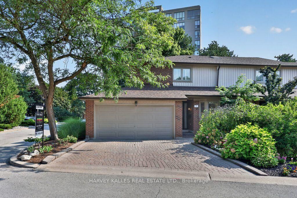 Property Photo: 1160 Walden Circle 1 ON L5J 4J9