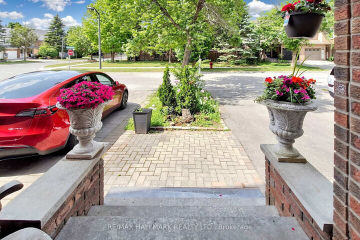 Property Photo: 5 Evelyn Buck Lane ON L4G 7H9