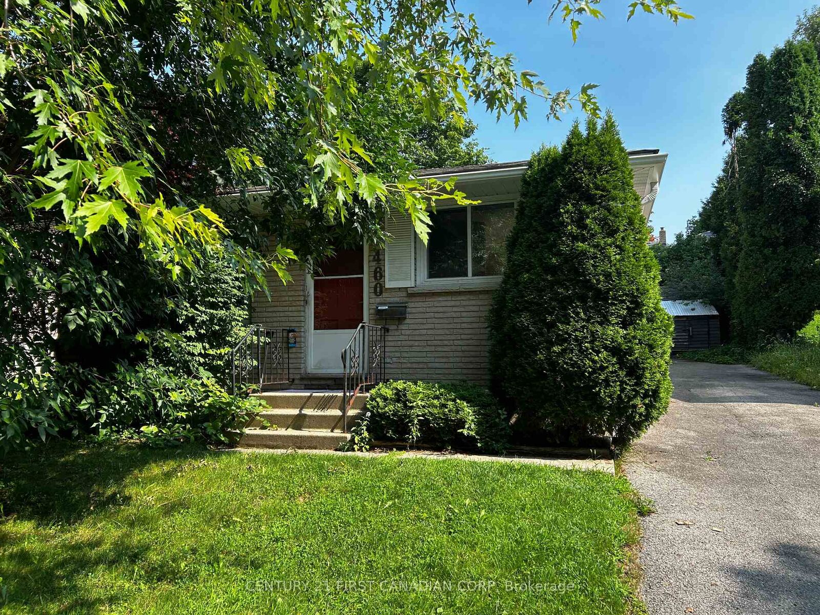 Property Photo:  460 Castlegrove Boulevard Room 3  ON N6G 1K8 