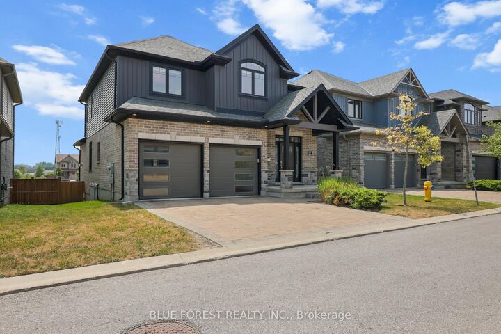 Property Photo: 1061 Eagletrace Drive 177 ON N6G 0T3