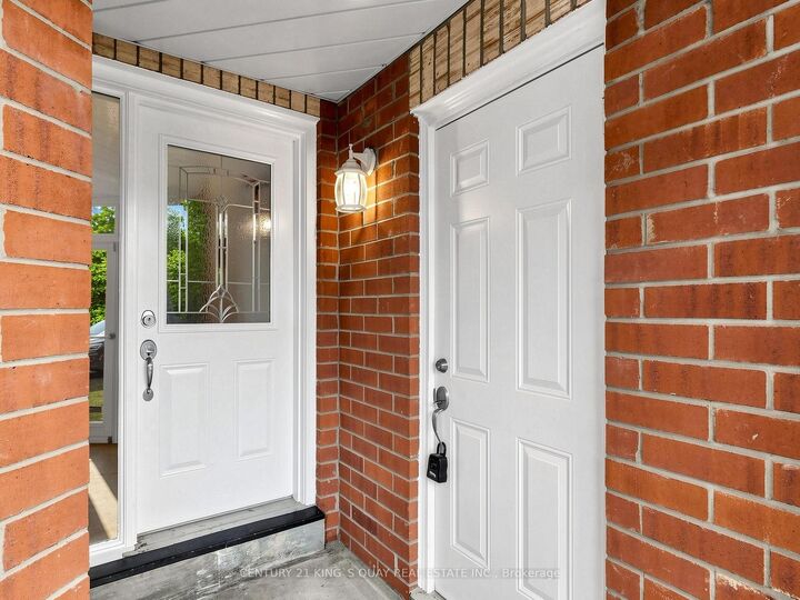 Property Photo: 72 Dunsmore Crescent ON L4C 0C5