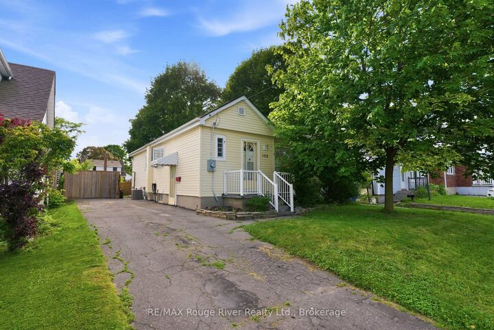 Property Photo: 152 Wilson Road S ON L1H 6C1