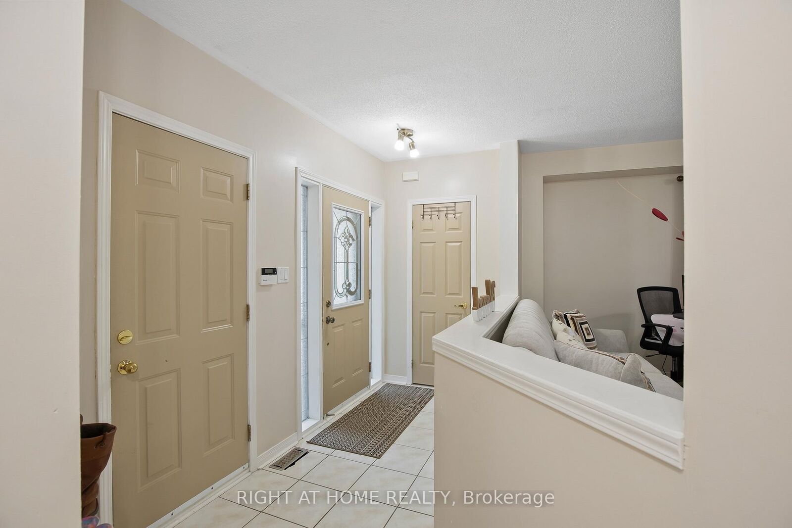 Property Photo:  71 Hutton Place  ON L1C 5H5 