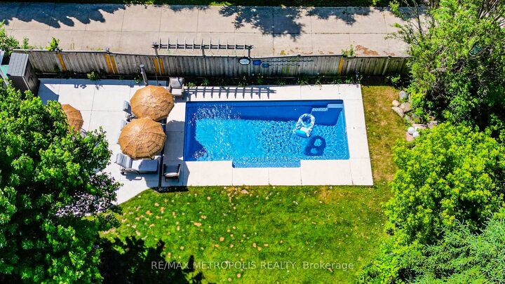 Property Photo: 114 Selwyn Road ON L4E 5E3