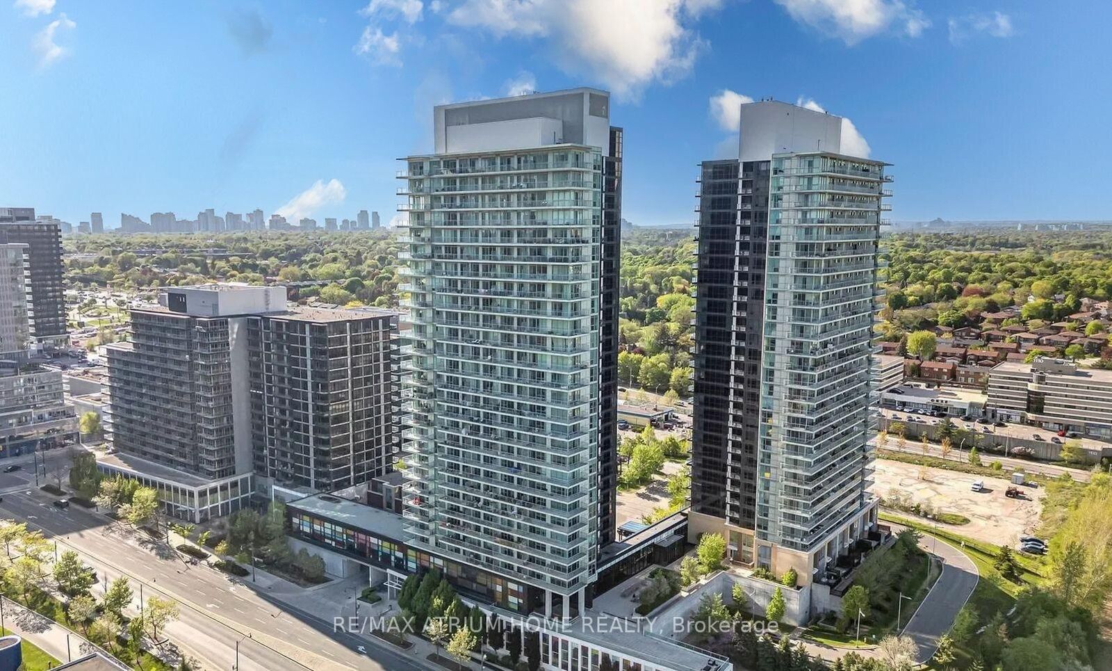 Property Photo: 29 Singer Court 2605 ON M2K 0B3
