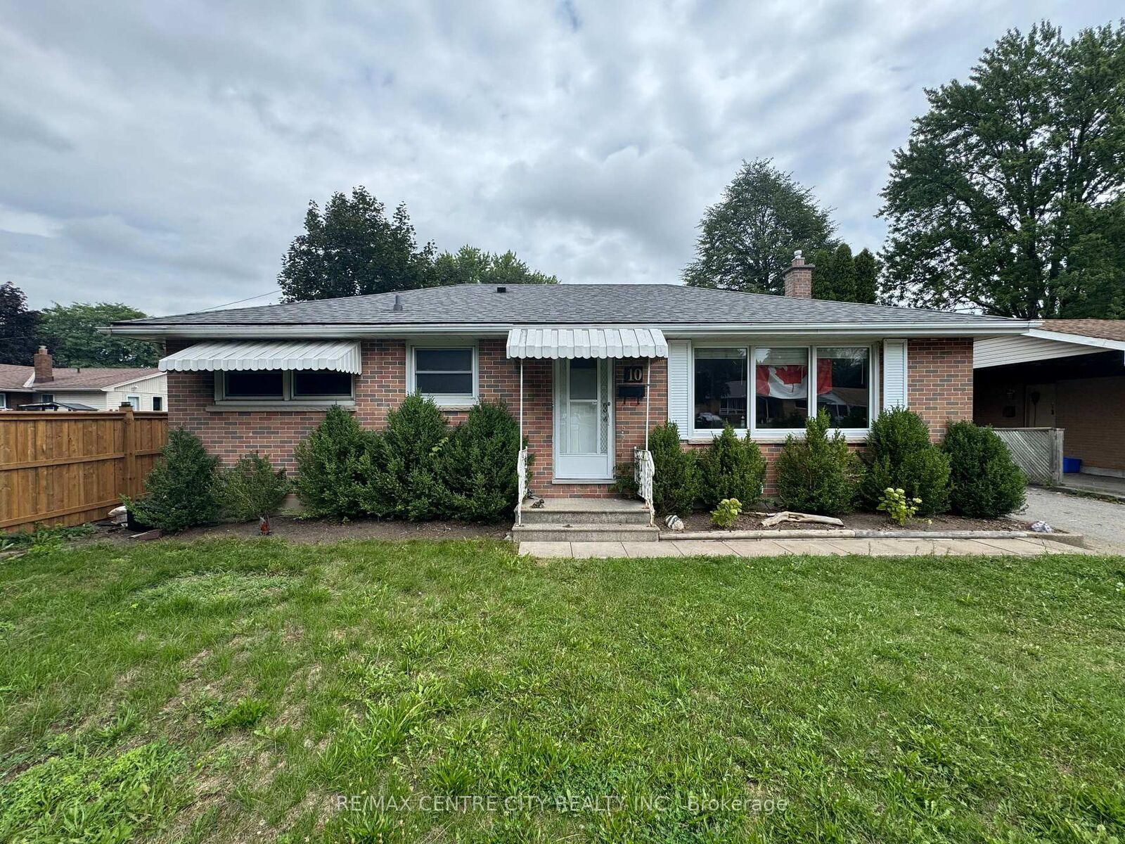 Property Photo: 10 Tewksbury Crescent ON N5V 2M8