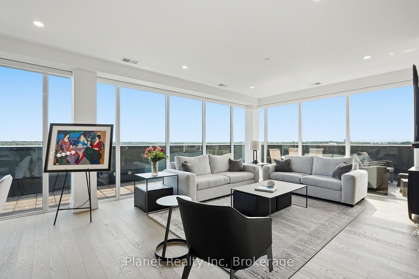 Property Photo: 71 Wyndham Street S 1305 ON N1E 0T7