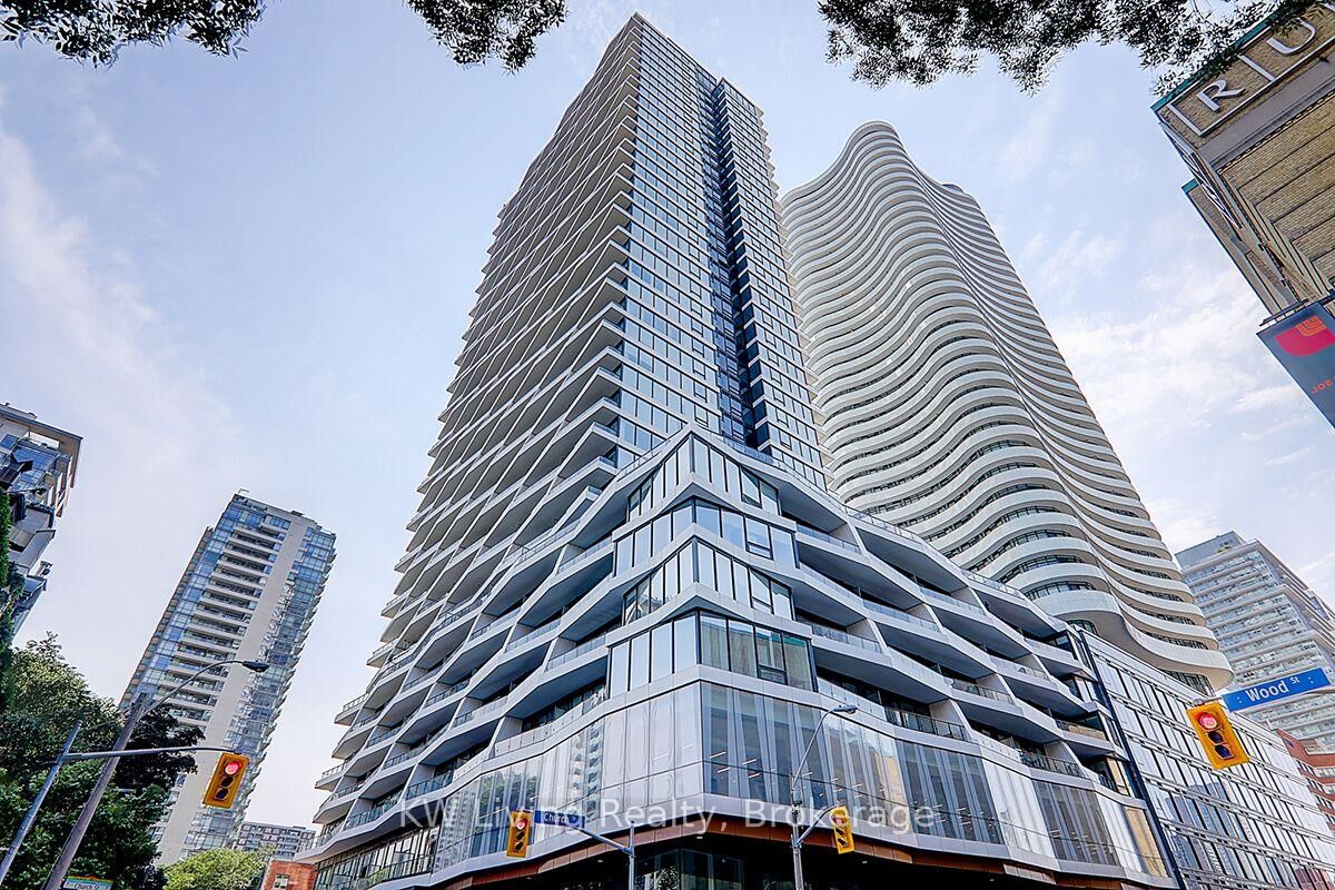 Property Photo: 85 Wood Street 4203 ON M4Y 0E8