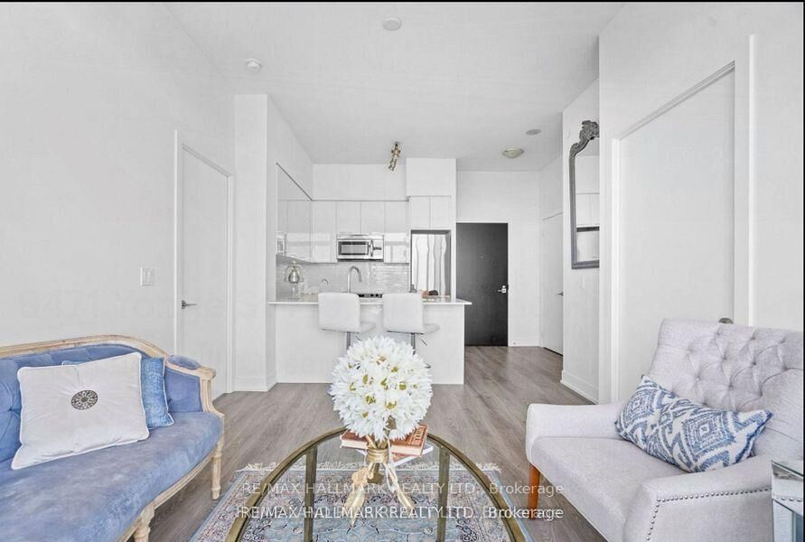 Property Photo:  9471 Yonge Street 718  ON L4C 1V4 